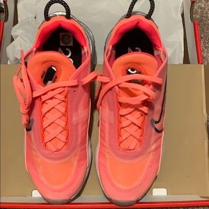 Brand New Nike W Air Max 2090. Size 7